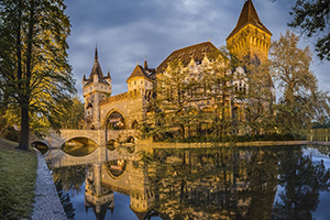 Budapest-partyhostess-Vajda-Hunyad-castle